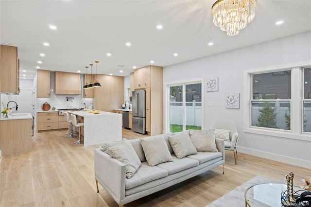 712 Bach Court, Westbury, NY 11590