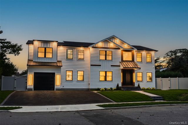 712 Bach Court, Westbury, NY 11590