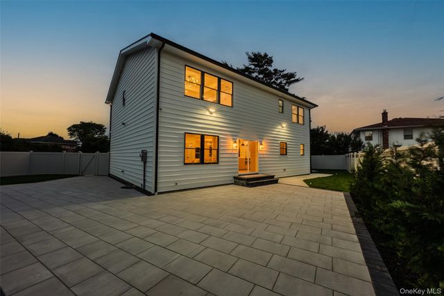 712 Bach Court, Westbury, NY 11590