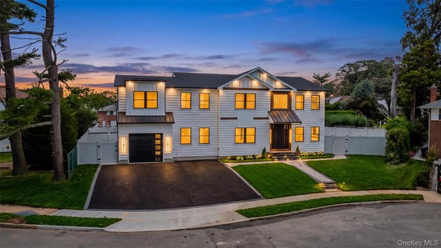 712 Bach Court, Westbury, NY 11590