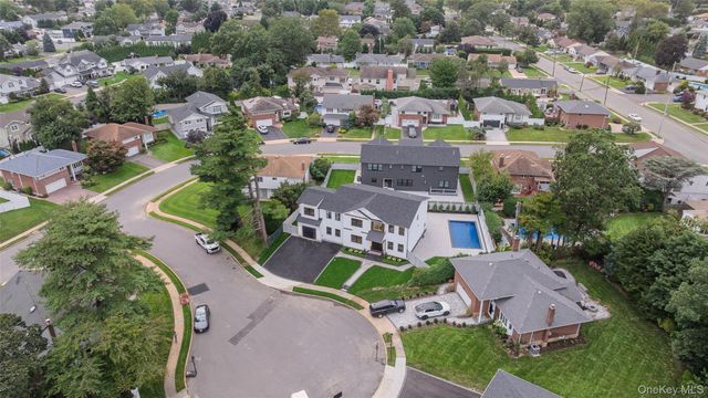 712 Bach Court, Westbury, NY 11590