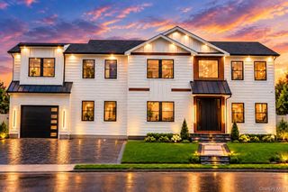 712 Bach Court, Westbury, NY 11590