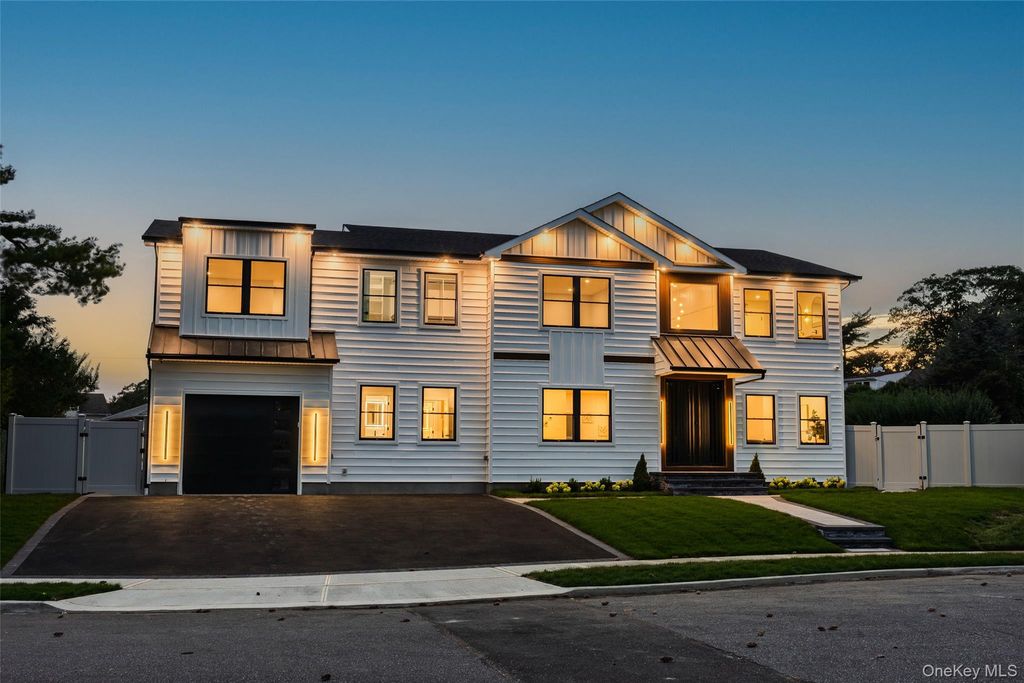 712 Bach Court, Westbury, NY 11590 — photo 3