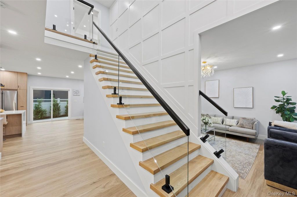 712 Bach Court, Westbury, NY 11590 — photo 4