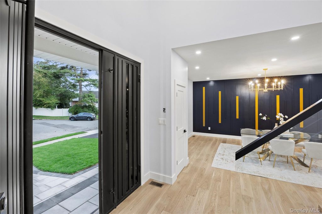 712 Bach Court, Westbury, NY 11590 — photo 5