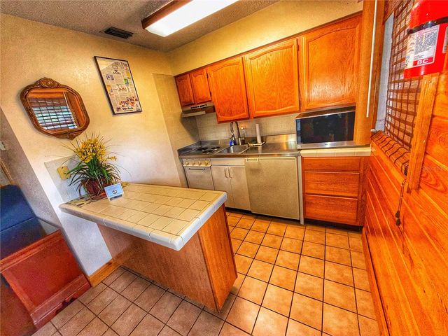 403 COTTAGE CIRCLE E 403, Lake Wales, FL 33867