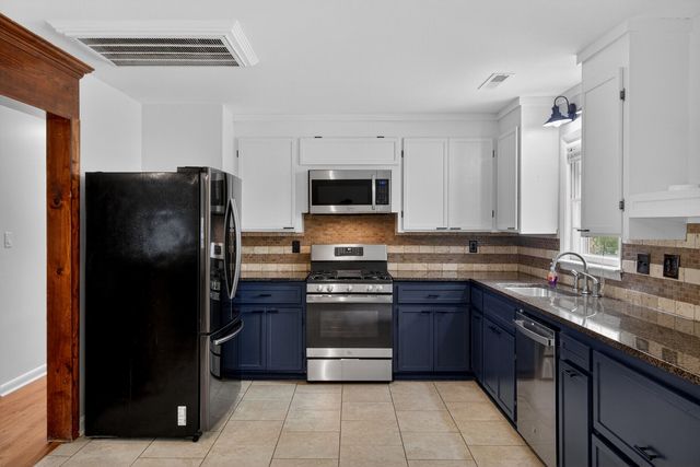 221 Forest Circle, Summerville, SC 29483