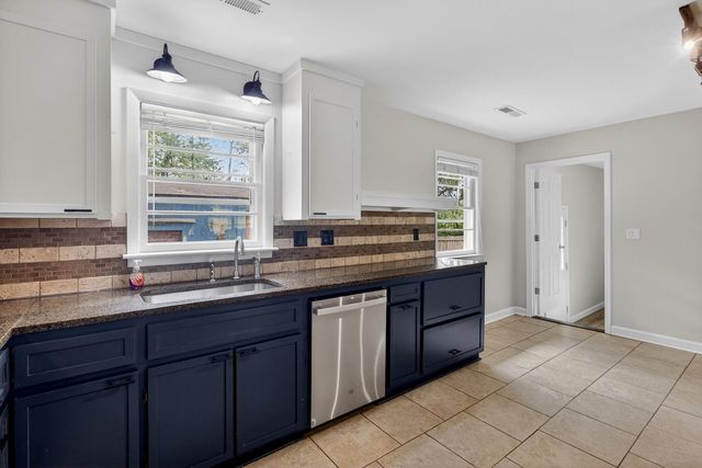 221 Forest Circle, Summerville, SC 29483