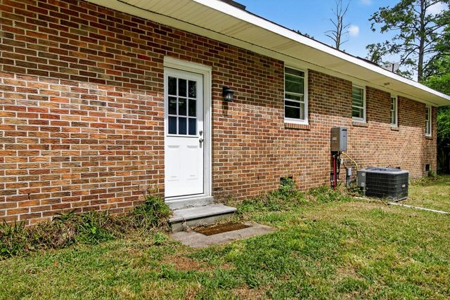 221 Forest Circle, Summerville, SC 29483