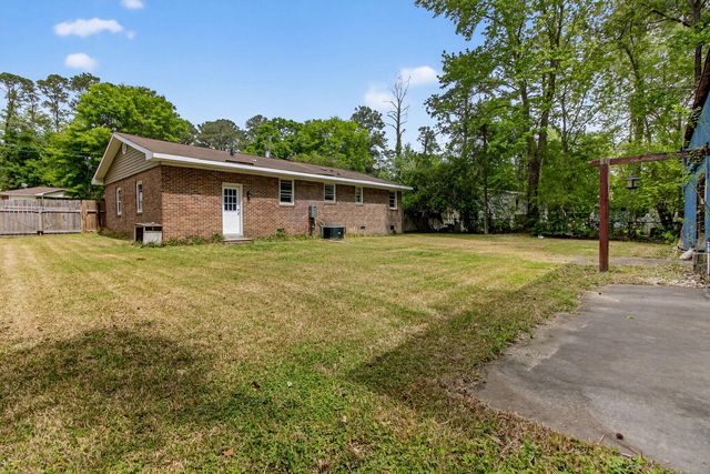 221 Forest Circle, Summerville, SC 29483