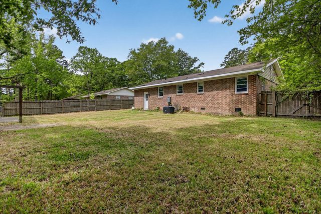 221 Forest Circle, Summerville, SC 29483