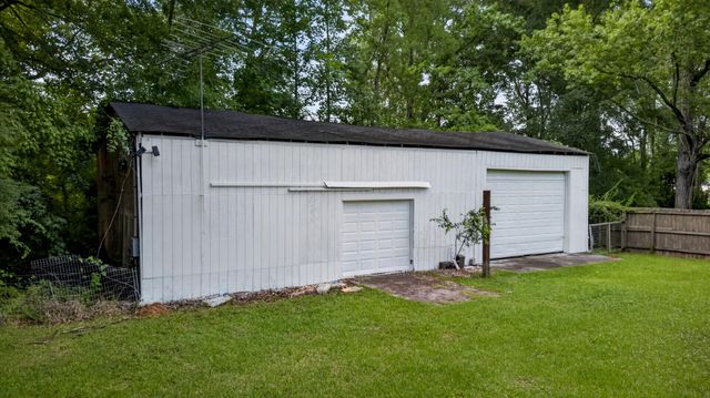 221 Forest Circle, Summerville, SC 29483