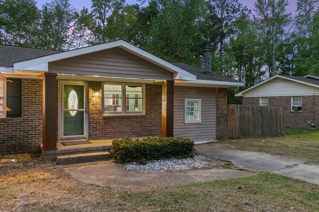 221 Forest Circle, Summerville, SC 29483
