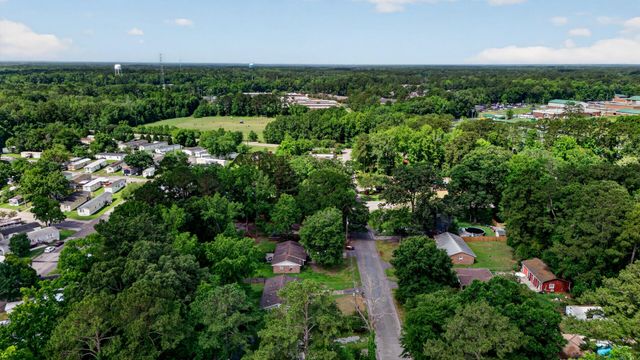 221 Forest Circle, Summerville, SC 29483