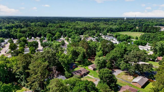 221 Forest Circle, Summerville, SC 29483