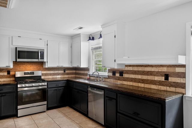221 Forest Circle, Summerville, SC 29483