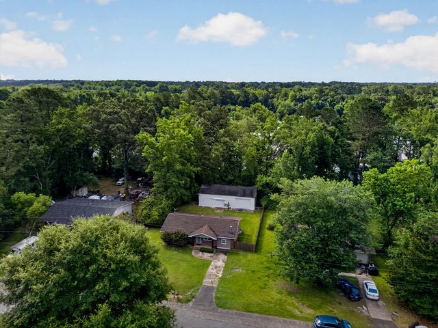 221 Forest Circle, Summerville, SC 29483