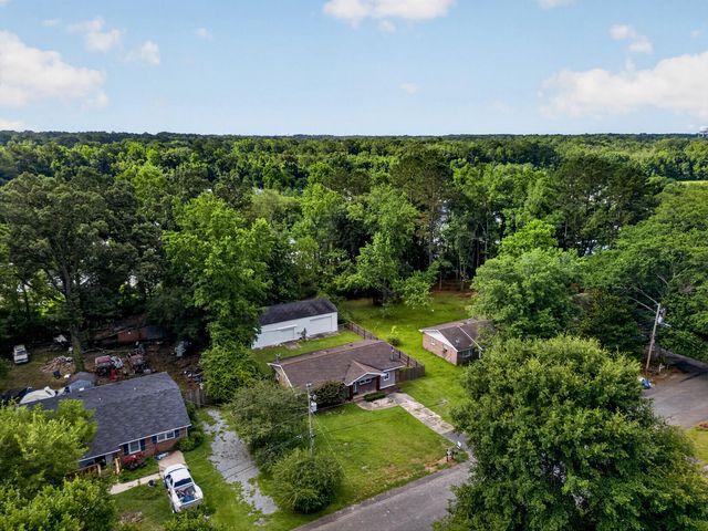 221 Forest Circle, Summerville, SC 29483