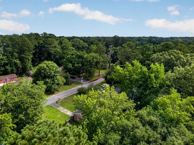 221 Forest Circle, Summerville, SC 29483