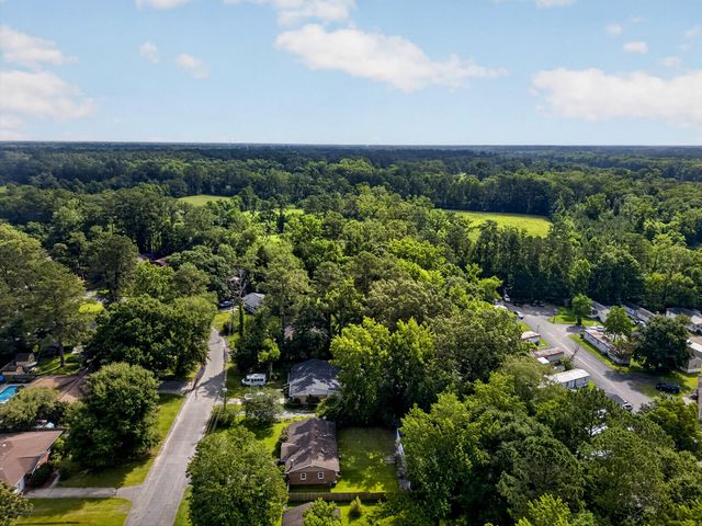 221 Forest Circle, Summerville, SC 29483