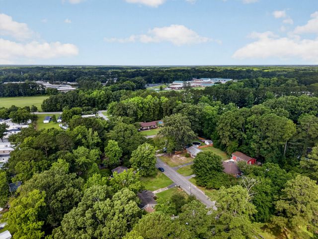 221 Forest Circle, Summerville, SC 29483