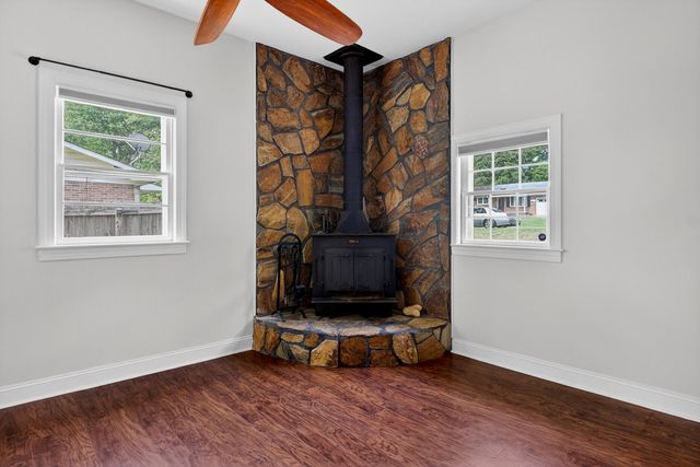 221 Forest Circle, Summerville, SC 29483