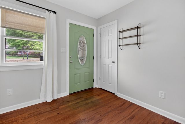 221 Forest Circle, Summerville, SC 29483