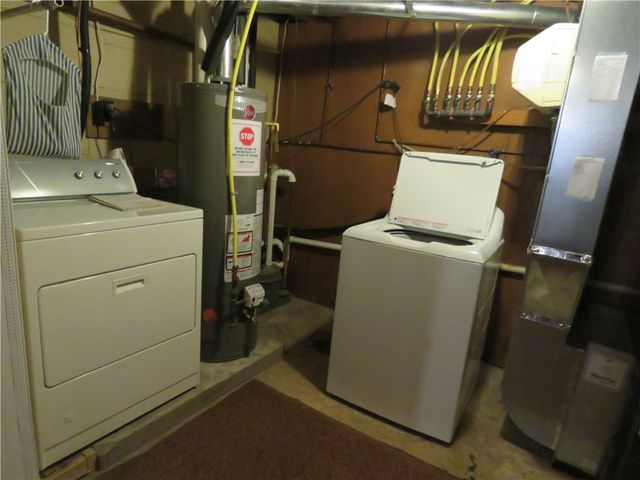 992 Washington St, Ogden, NY 14559