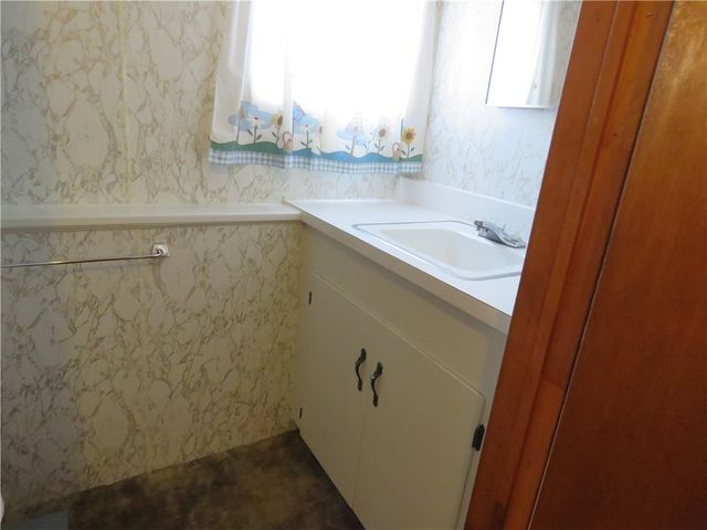 992 Washington St, Ogden, NY 14559