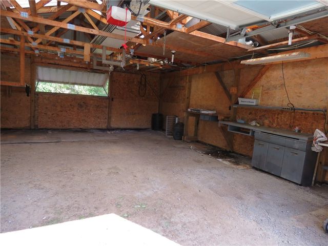 992 Washington St, Ogden, NY 14559