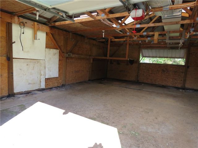 992 Washington St, Ogden, NY 14559