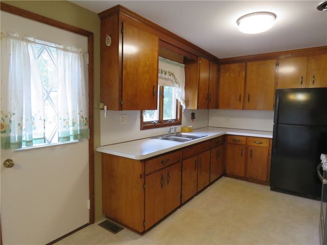 992 Washington St, Ogden, NY 14559