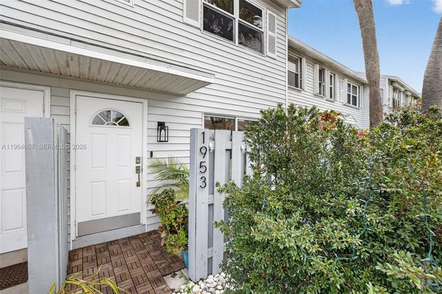 1953 NE 15th Ave, Fort Lauderdale, FL 33305