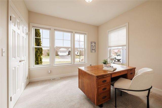 20 Aldrich Gln, Perinton, NY 14450