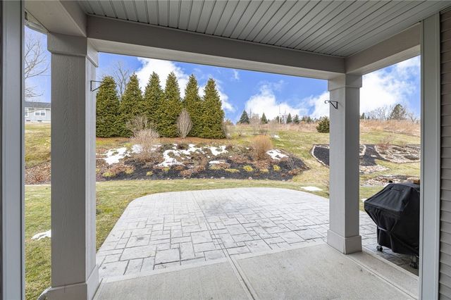 20 Aldrich Gln, Perinton, NY 14450