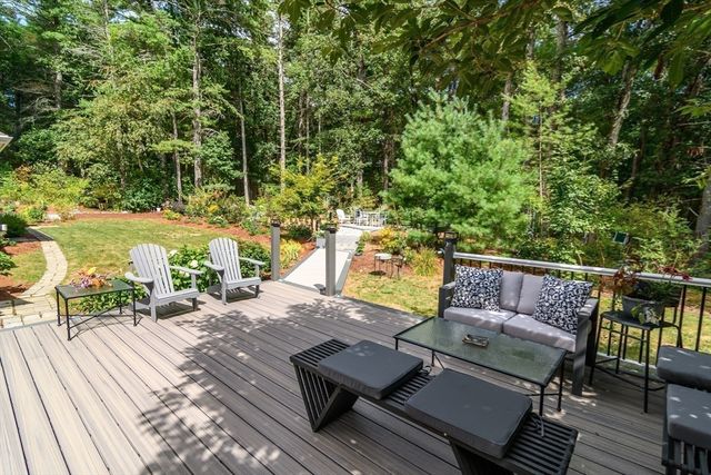 40 Grand Hill Dr, Dover, MA 02030