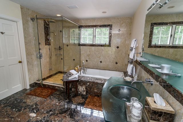 40 Grand Hill Dr, Dover, MA 02030