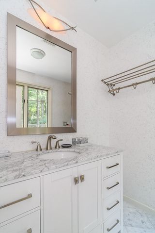 40 Grand Hill Dr, Dover, MA 02030