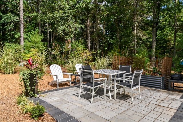 40 Grand Hill Dr, Dover, MA 02030