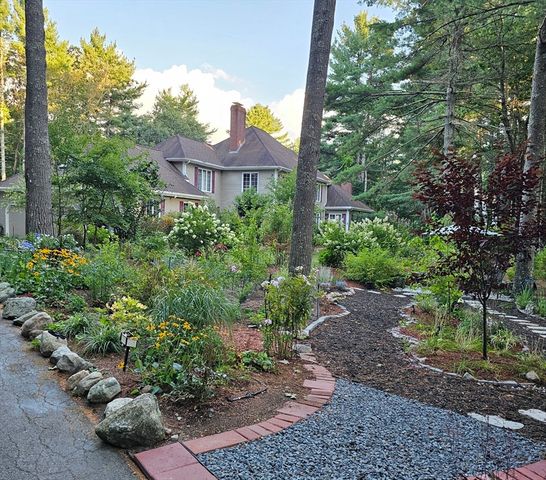 40 Grand Hill Dr, Dover, MA 02030