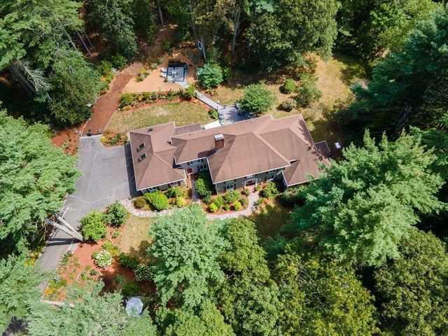 40 Grand Hill Dr, Dover, MA 02030