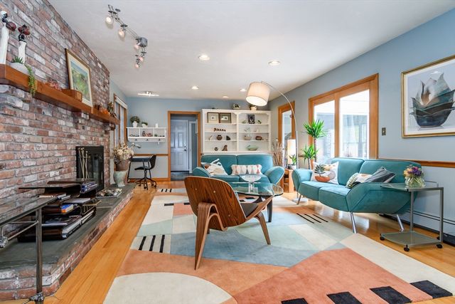 40 Grand Hill Dr, Dover, MA 02030