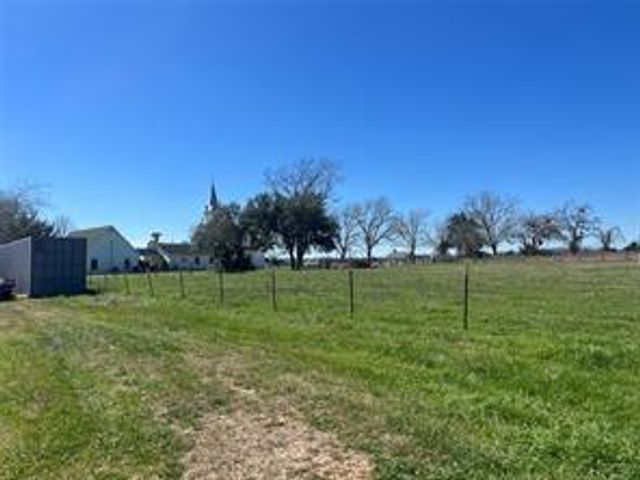 000 Mcelroy Road, New Ulm, TX 78950