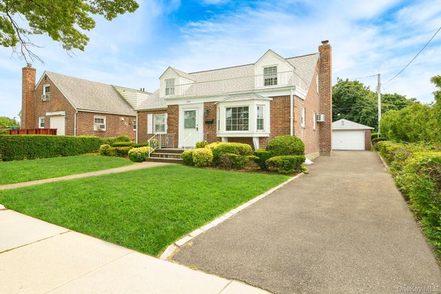 204 Center Street, Williston Park, NY 11596