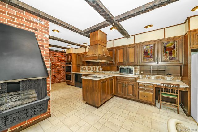 204 Center Street, Williston Park, NY 11596