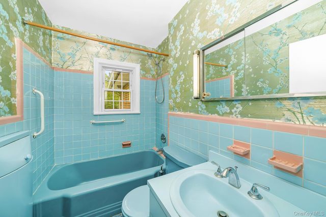204 Center Street, Williston Park, NY 11596