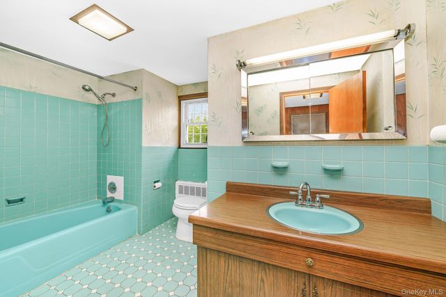 204 Center Street, Williston Park, NY 11596