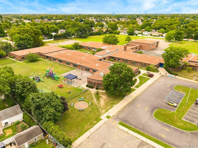 204 Center Street, Williston Park, NY 11596