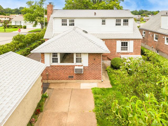 204 Center Street, Williston Park, NY 11596