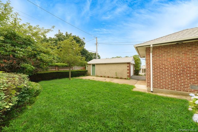 204 Center Street, Williston Park, NY 11596